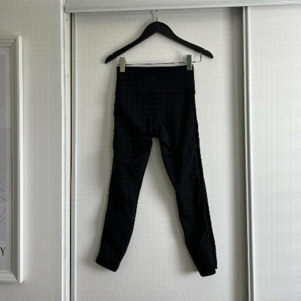 Lululemon | Black Mesh Side Stripe Crop Leggings